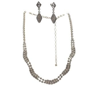 Swarovski Crystal Dangle Earrings Necklace Set Silver Tone Rhodium Plated